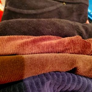 4 sets of warm leggings.